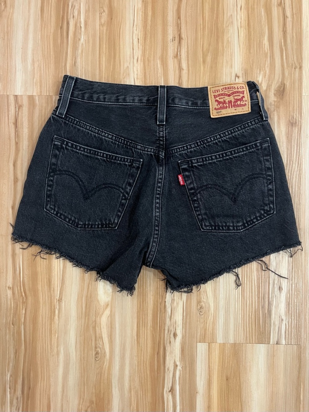 Levi’s High-Rise Black Denim Cutoff Shorts - Picture 2 of 5